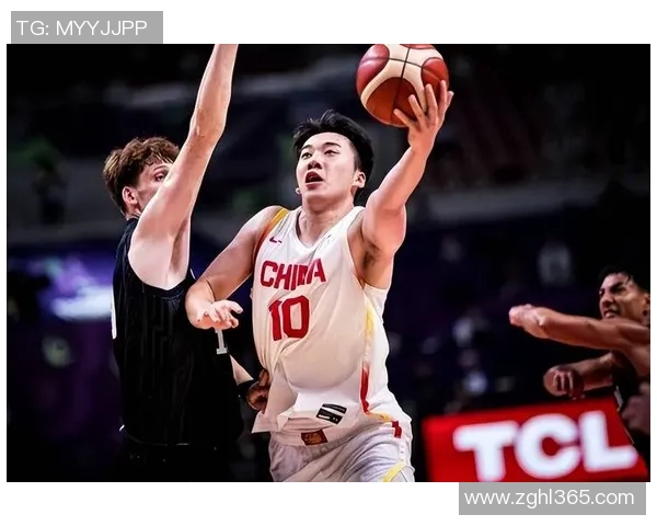 中国男篮迎战乌克兰队全力争胜展现实力与团队精神